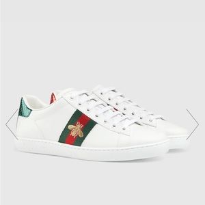 GUCCI WOMEN'S ACE SNEAKER WITH BEE